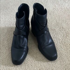 Aerosoles Black Leather Ankle Boots sz 8.5